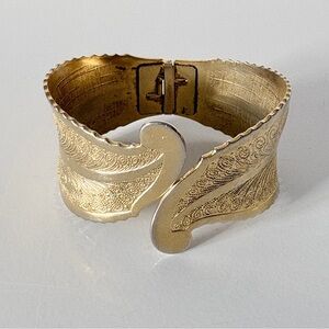 Vintage Damascene Peacock Feather Ornate Hinged Gold Toned Cuff Bracelet Fairy